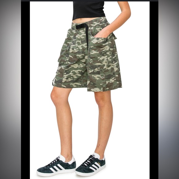 Angel Kiss Pants - NWT Angel Kiss Cargo Shorts Camouflage XS